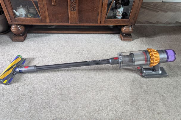 Testing the Dyson V15 on carpet